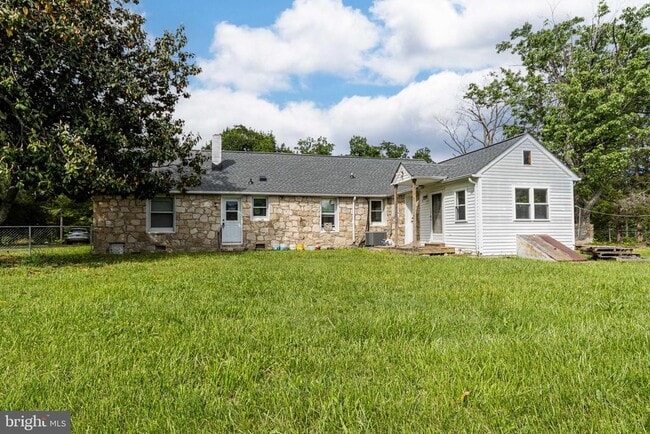 Building Photo - 56 Porter Ln