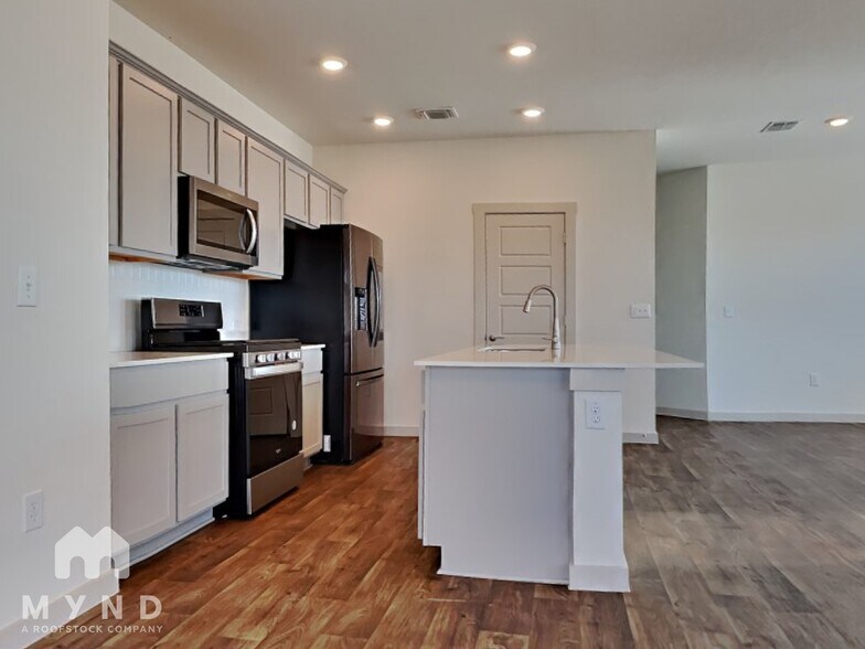 Building Photo - 3029 Egan Dr