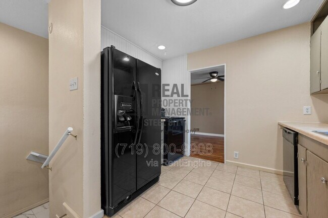 Building Photo - 909 W Evans Ave