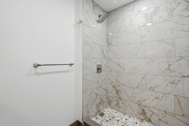 Building Photo - 2 Summit Dr