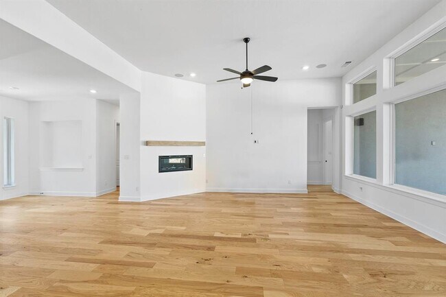 Building Photo - 151 Starfire Dr