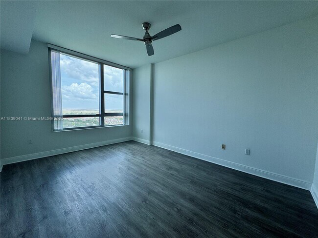 Building Photo - 2641 N Flamingo Rd