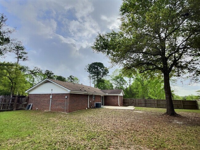 Building Photo - 3-bedroom 2-bathroom home in Vancleave, MS!