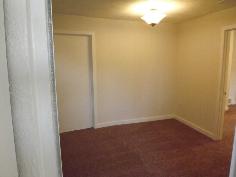 Building Photo - 115 N Park St