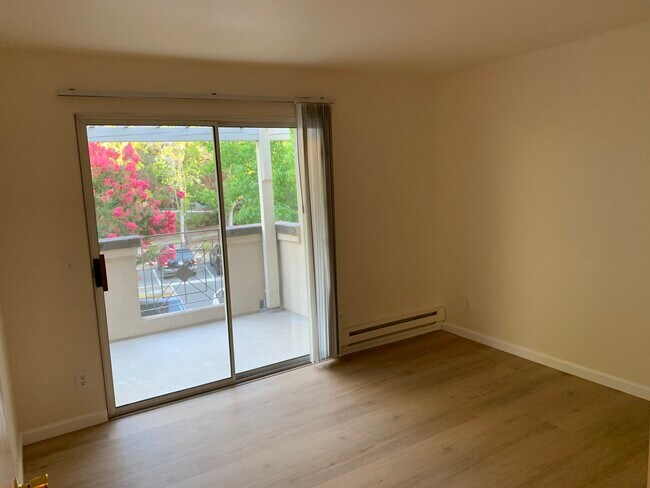 Building Photo - 676 Encore Way