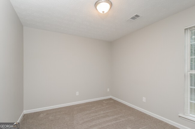 Building Photo - 1100 Overlook Dr