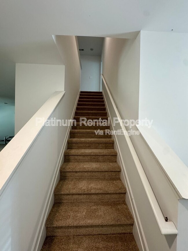 Building Photo - 1005 Ramon Dr