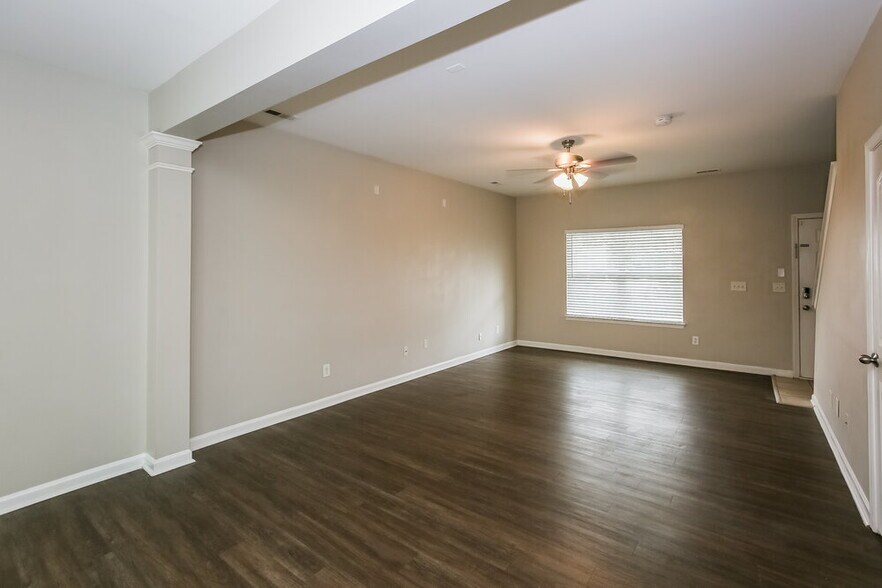 Building Photo - 1320 Bray Dr