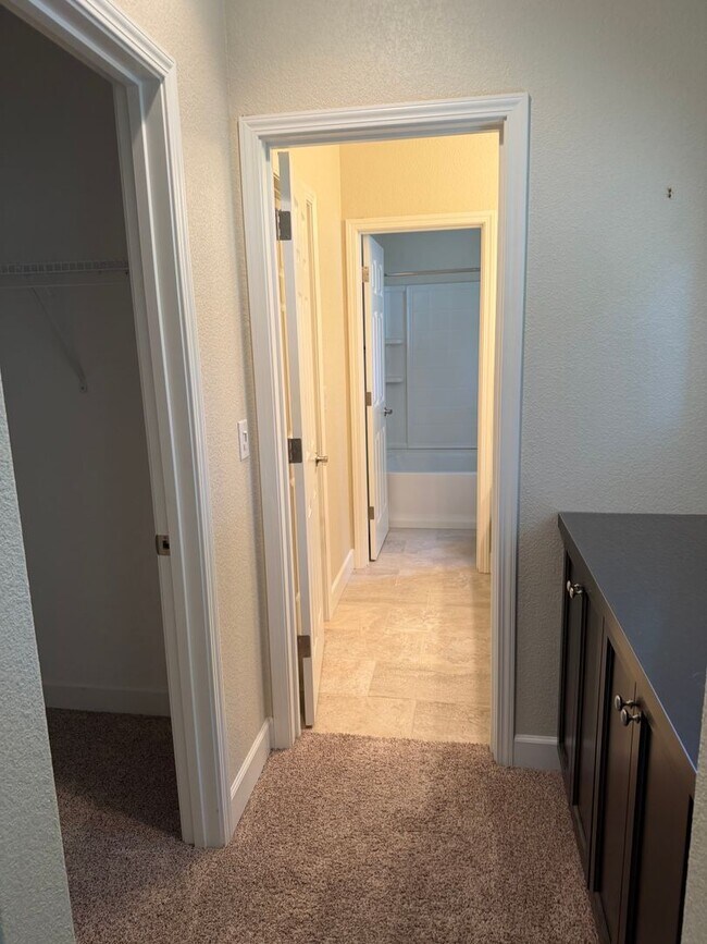 Building Photo - 4668 Lue Ln