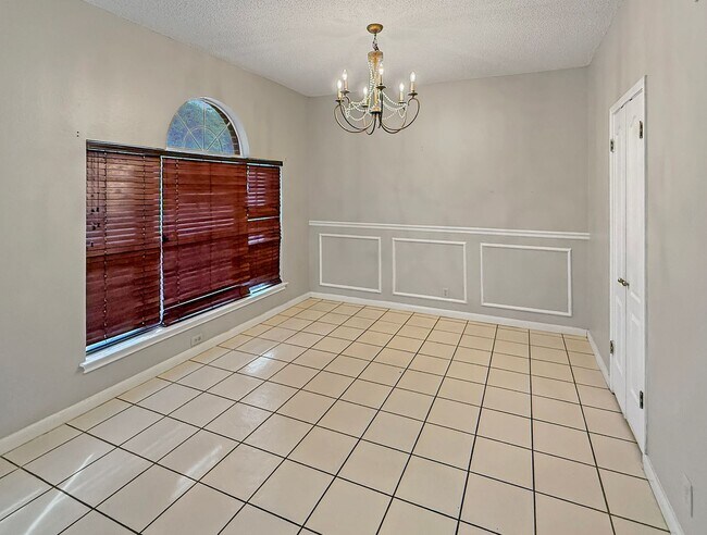 Building Photo - Charming 4-Bedroom Home