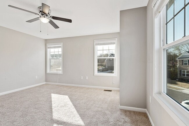 Building Photo - Great corner lot in Austin Creek with Fenced in Yard!