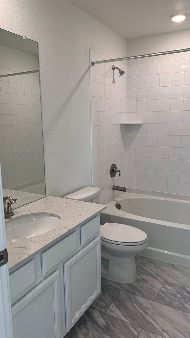 Building Photo - Charming 3 beds 2 baths in Commerce City!
