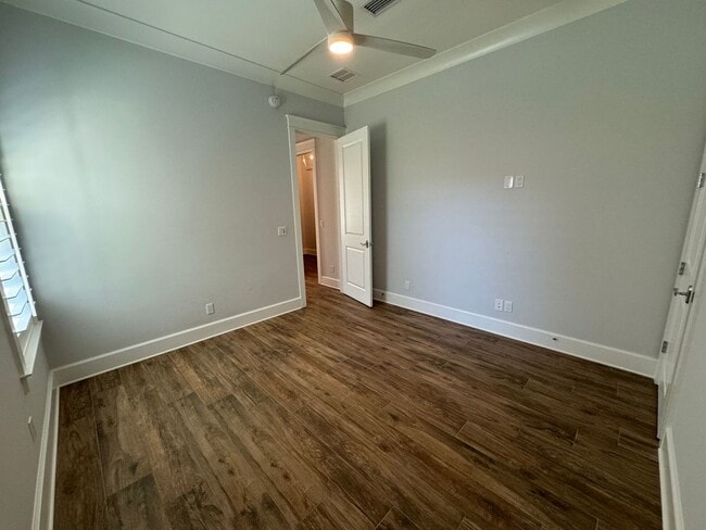 Building Photo - Grand Point East - 4 Bedroom, 3 Bathroom w...