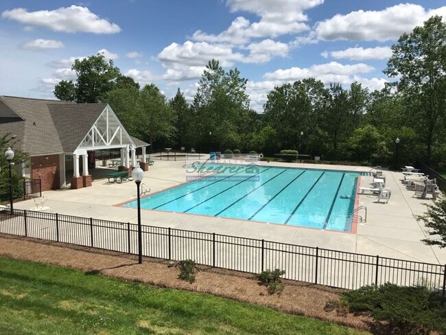Building Photo - Canterfield in Harrisburg - Great 4 Bed, 2...