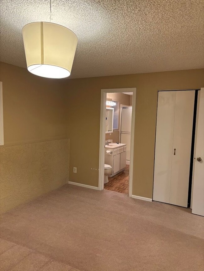 Building Photo - Westside 3 Bedroom Home in D20