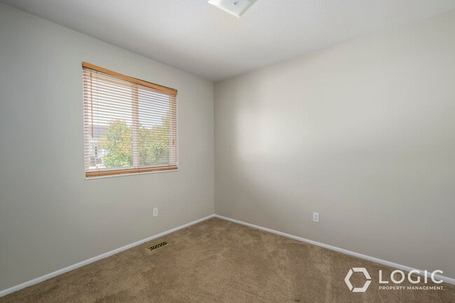 Building Photo - Stunning Home In Excellent Location!