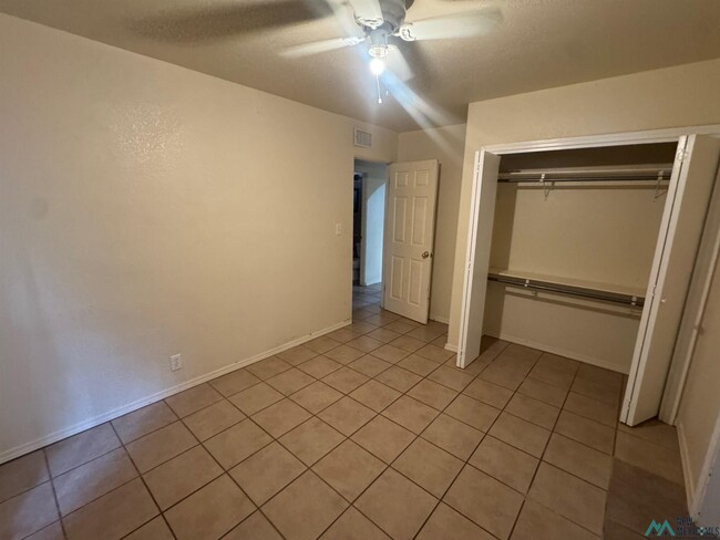 Building Photo - 1405 W Yucca Ave