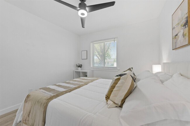 Building Photo - 3215 Whitehall Dr