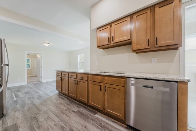 Building Photo - Beautiful Renovated 3 Bedroom and 2 Bathroom Home