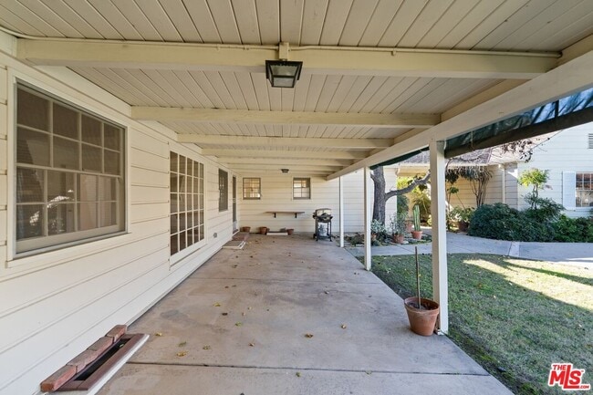 Building Photo - 17117 Weddington St