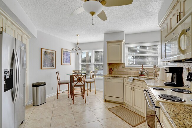 Building Photo - 6080 Bahia Del Mar Cir