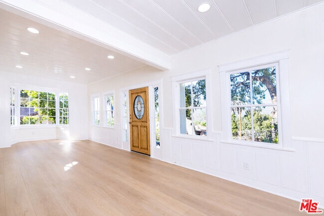 Building Photo - 1205 Oak Hill Ave