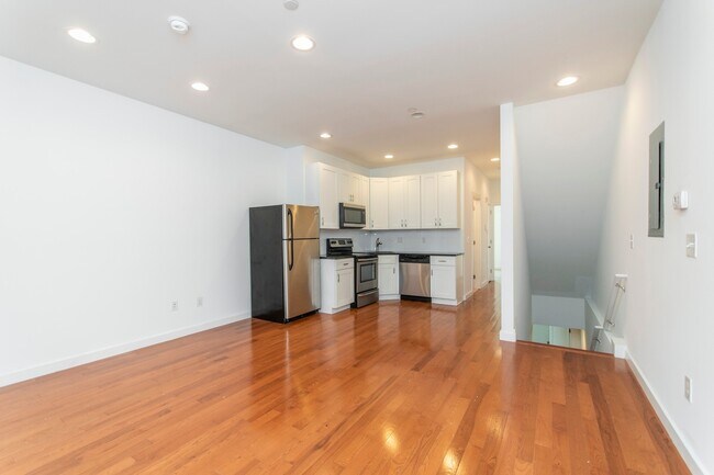 Building Photo - 1632 N Sydenham St