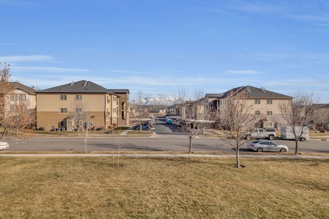Building Photo - 3561-3585 E Rock Creek Rd