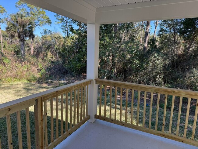 Building Photo - 611 Queen Rd