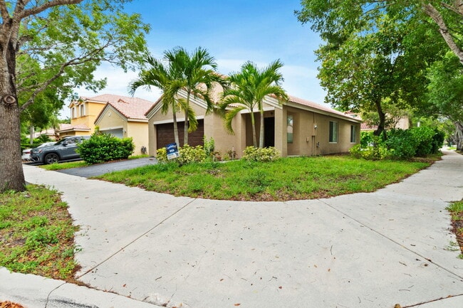 Building Photo - 4498 Dogwood Cir