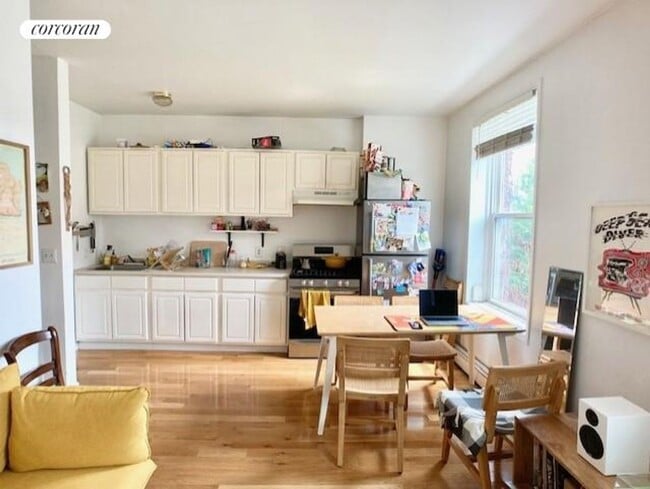 Primary Photo - 684 Degraw St