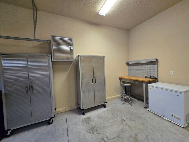 Building Photo - 5/3.5 Willow Oak Plantation