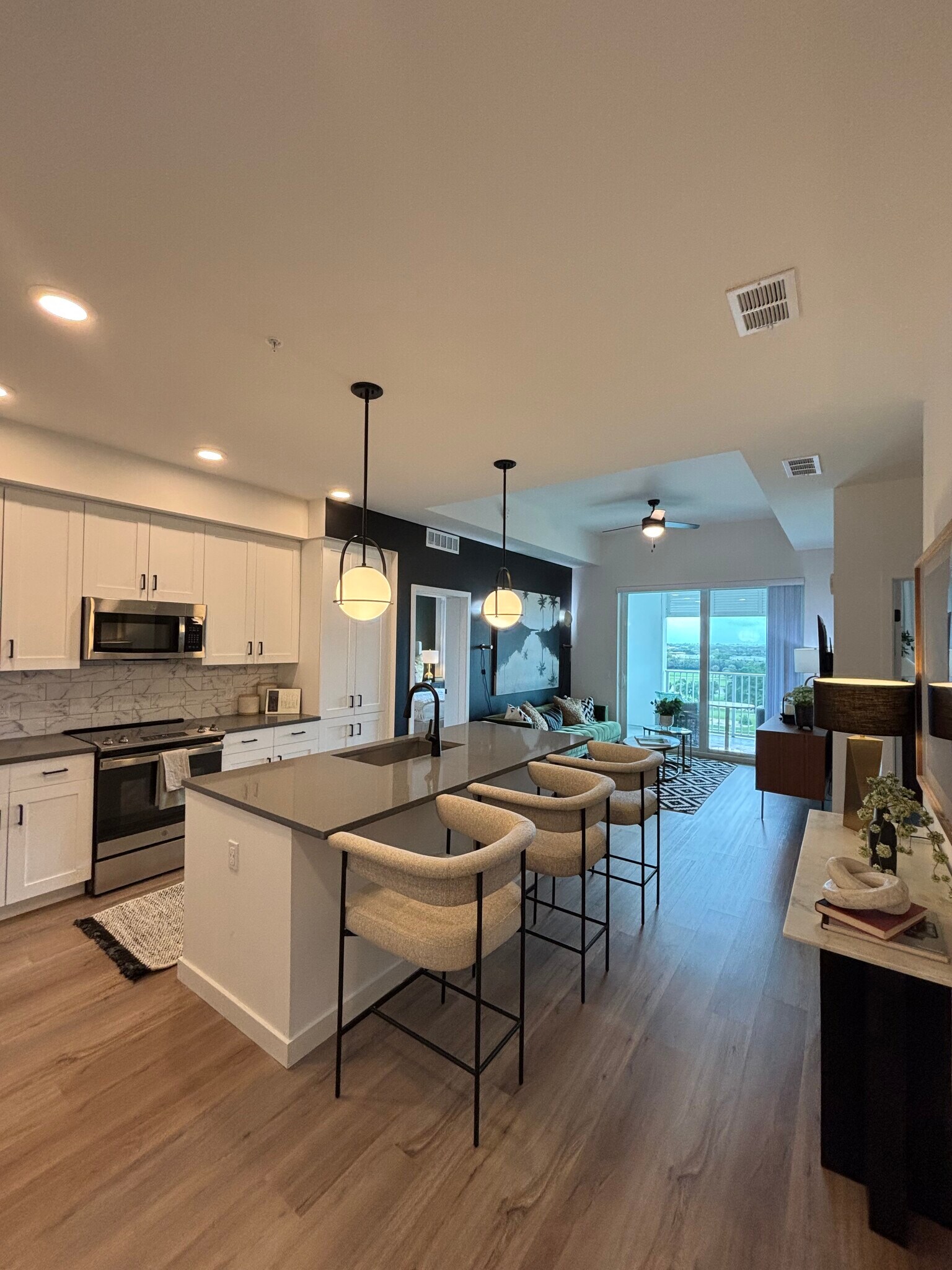 Building Photo - 2001 Embassy Dr