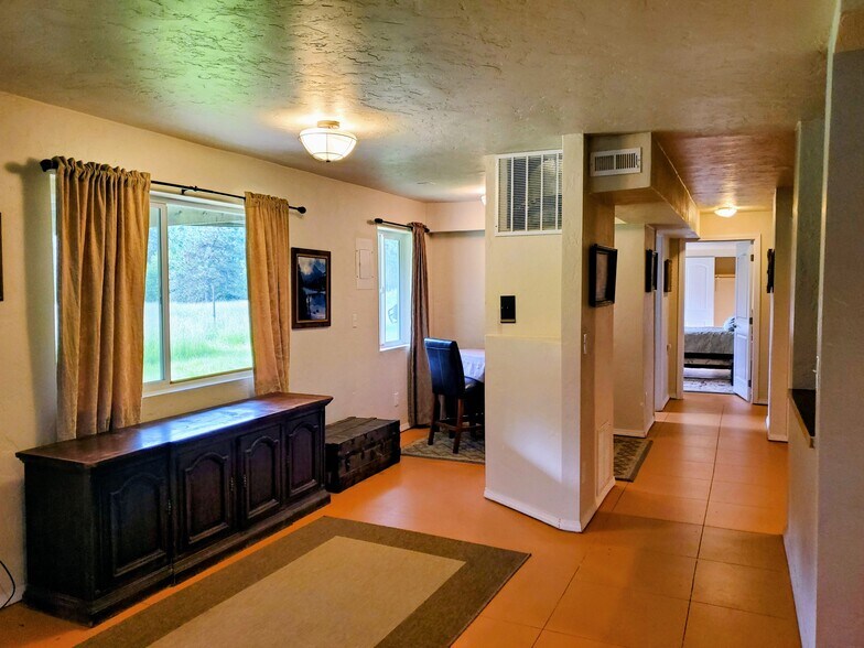 Building Photo - 3441 North Kootenai Rd