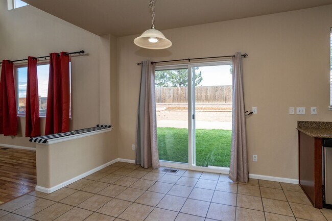 Building Photo - Well Maintained Home in Eastview Estates!