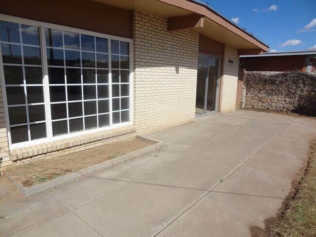 Building Photo - 9752 Blue Wing Dr