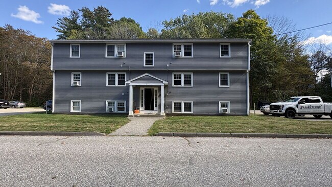 Building Photo - Bright & Sunlit 2nd-Floor Unit in Peaceful Kittery Setting!