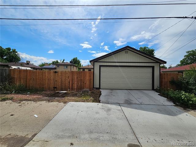Building Photo - 3536 Dahlia St