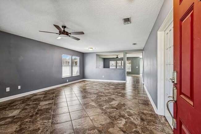 Building Photo - Charming 3-Bedroom Home with Fenced Yard