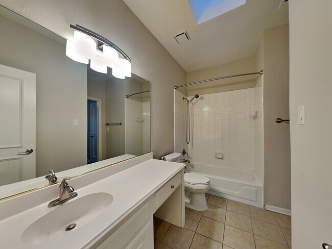 Building Photo - 1417 Tree Farm Dr