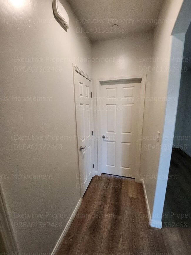 Building Photo - 3 bedroom/ 2 bathroom home located in a cu...