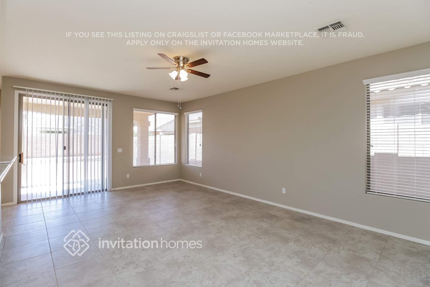 Building Photo - 155 E Canary Ct