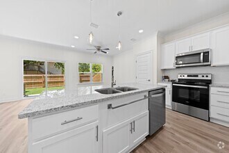 Building Photo - Bayou View
