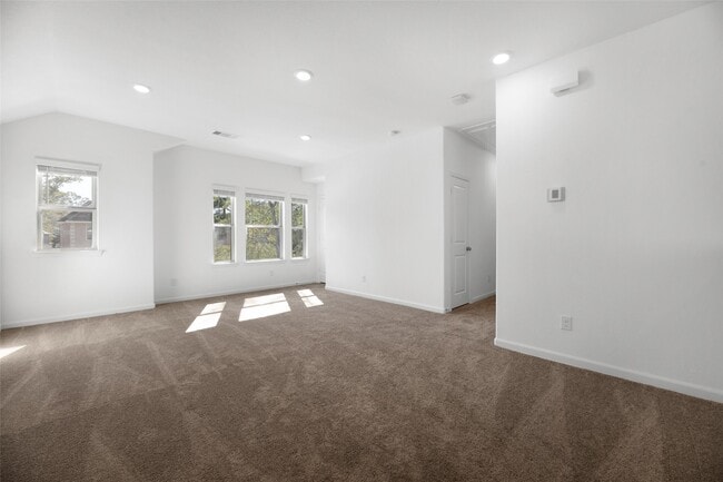 Building Photo - 1650 Chart Dr