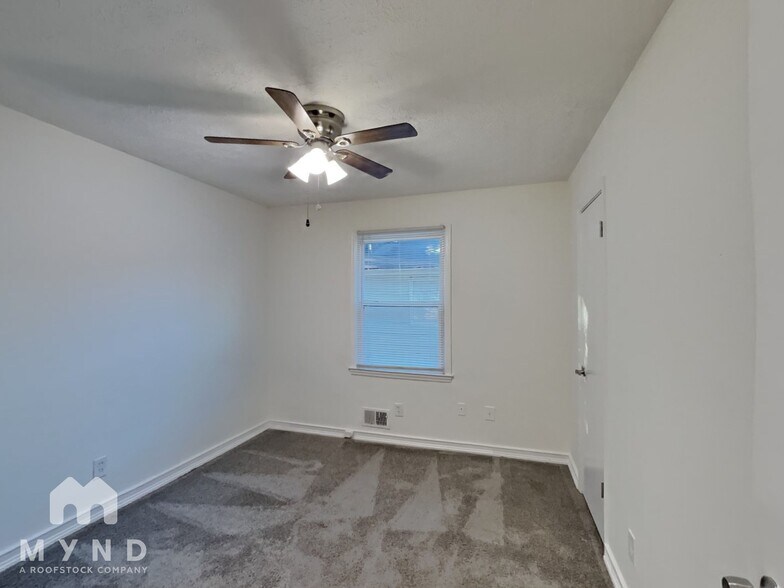 Building Photo - 605 Cedar Ave NW