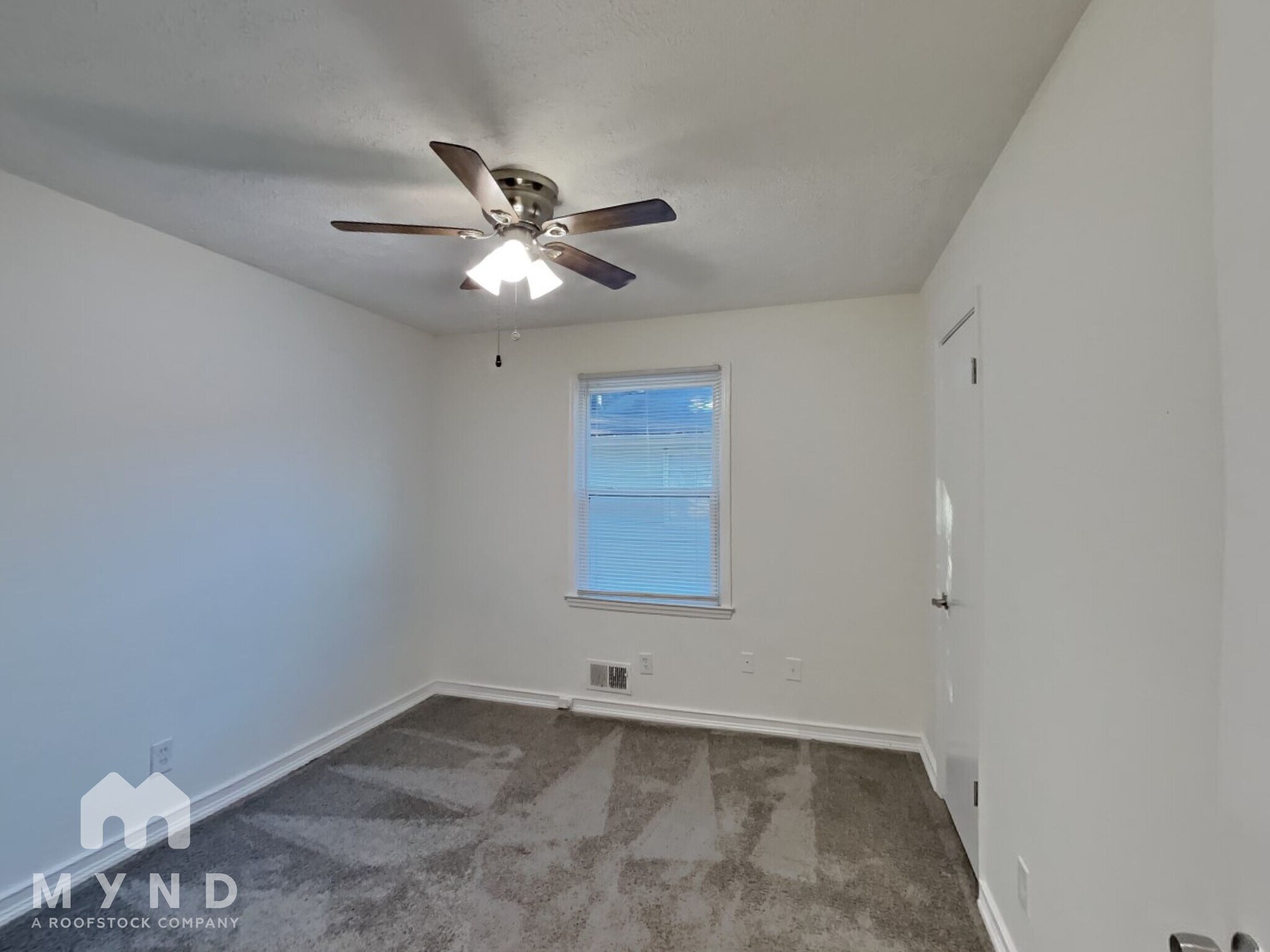 Building Photo - 605 Cedar Ave NW