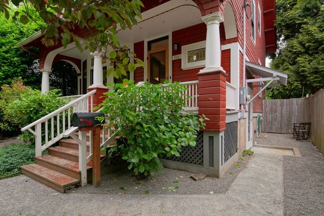 Building Photo - R0441