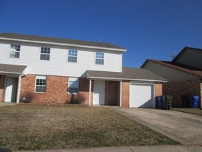 Building Photo - 129 Crystal Bend