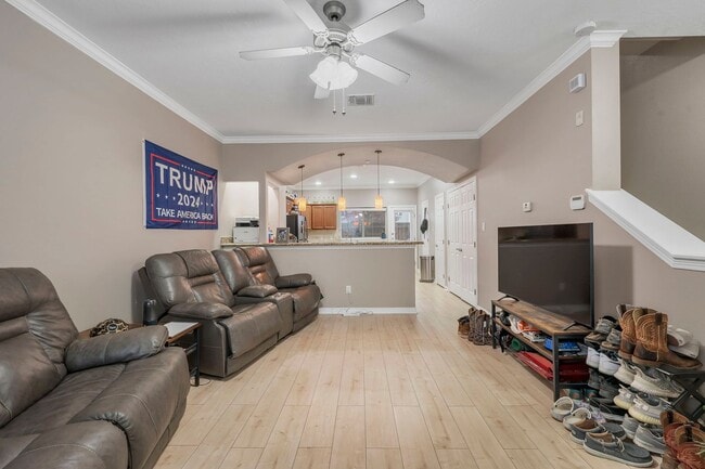 Building Photo - August 2026 Pre-Lease 4 bed Lakeridge - NO CARPET!