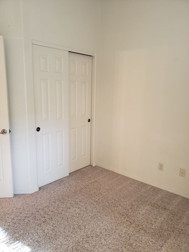 Building Photo - 2 bed / 2 bath - 2 car attached garage